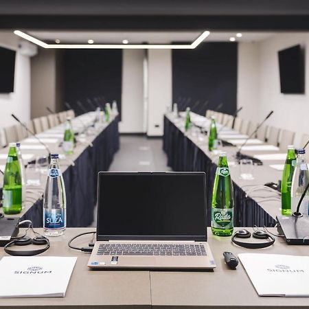 Signum Hotel Подгорица Екстериор снимка