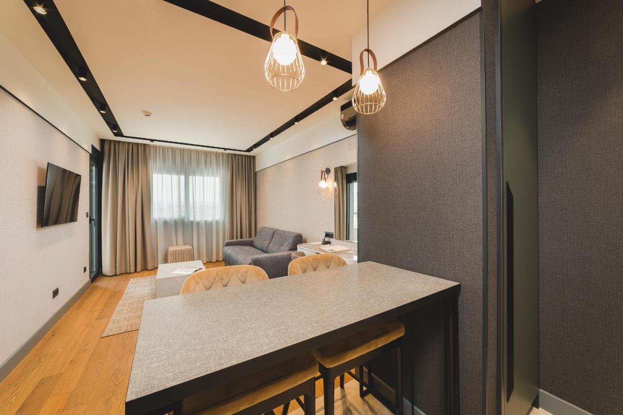 Signum Hotel Подгорица Екстериор снимка