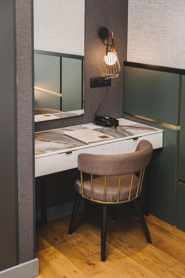 Signum Hotel Подгорица Екстериор снимка