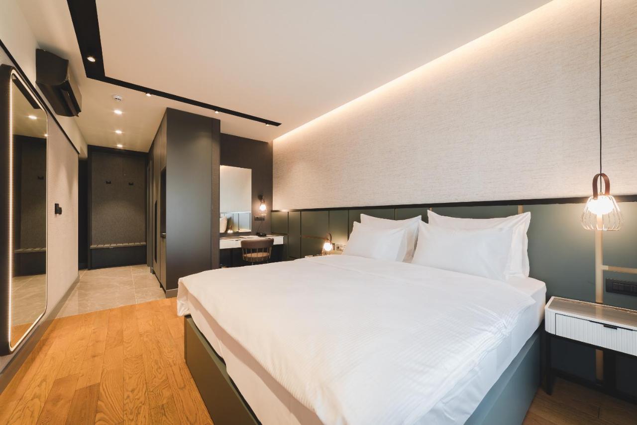 Signum Hotel Подгорица Екстериор снимка
